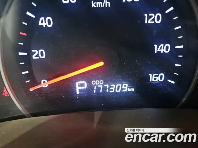 Kia Canival 2013 thumb 8