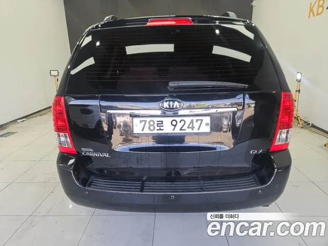Kia Canival 2013 thumb 11