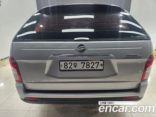 KGM Korando 2013 thumb 9