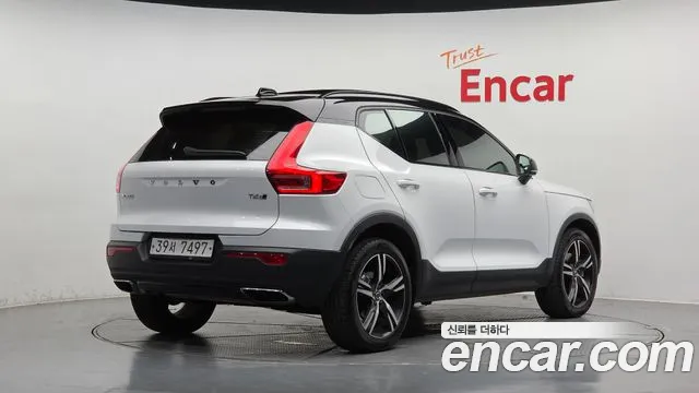 Volvo XC40 2019 thumb 4