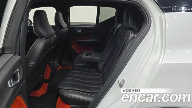 Volvo XC40 2019 thumb 6