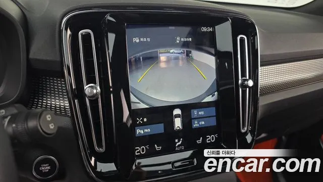 Volvo XC40 2019 thumb 3