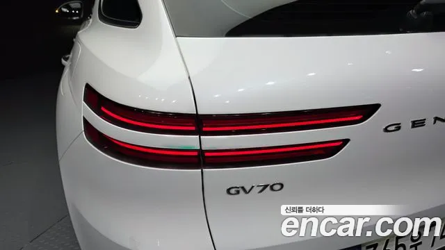 Genesis GV70 2021 thumb 10