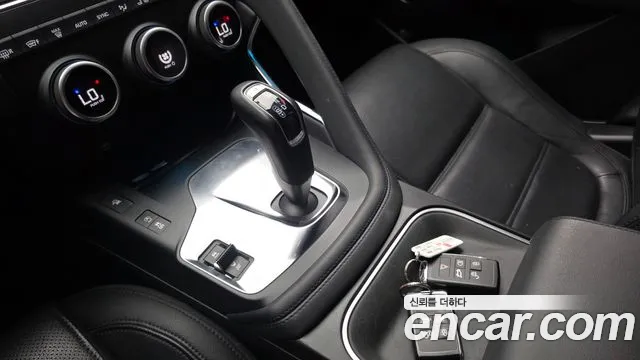 Jaguar E-Pace 2019 thumb 2