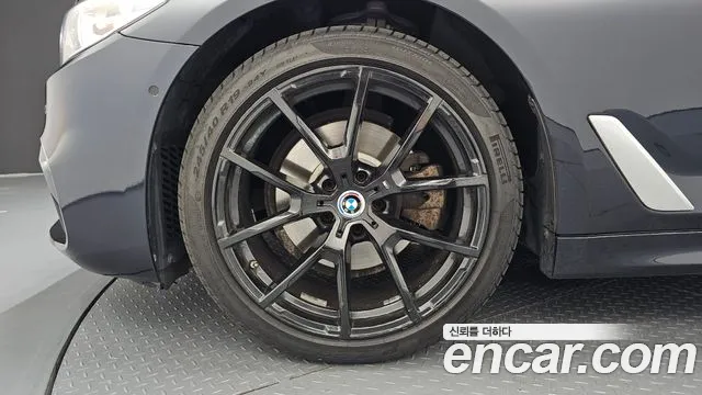 BMW 5 серии 2017 thumb 8