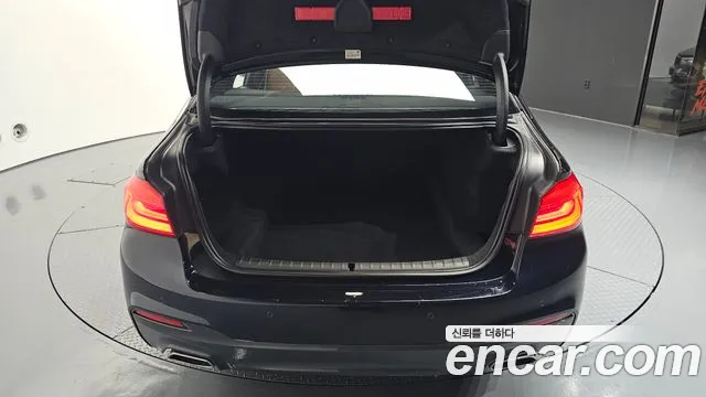 BMW 5 серии 2017 thumb 2