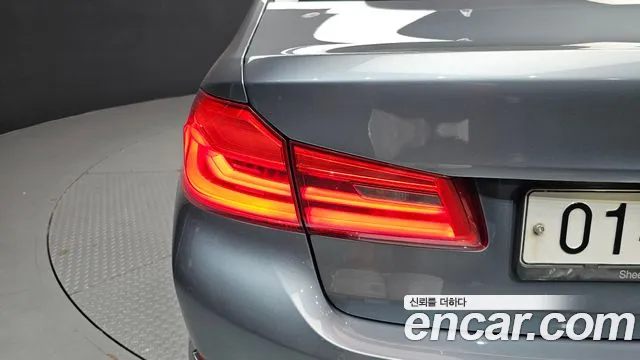 BMW 5 серии 2018 thumb 8