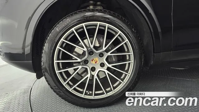 Porsche Cayenne 2023 thumb 6