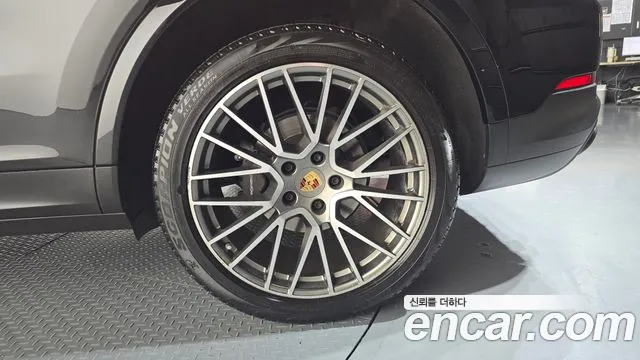 Porsche Cayenne 2023 thumb 8