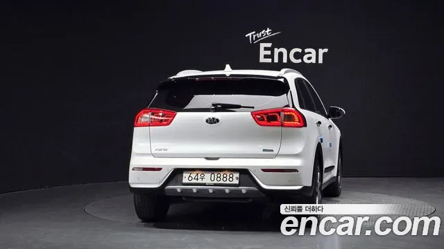 Kia Niro 2016 thumb 3