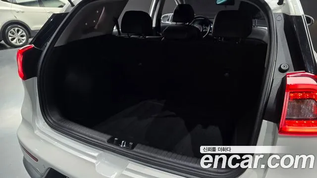 Kia Niro 2016 thumb 10