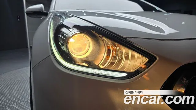 Kia Niro 2016 thumb 11