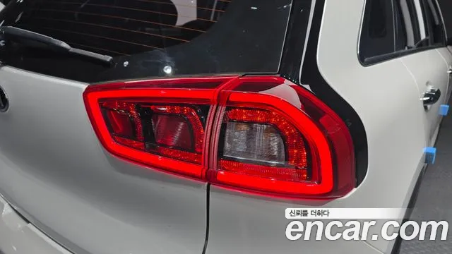 Kia Niro 2016 thumb 6