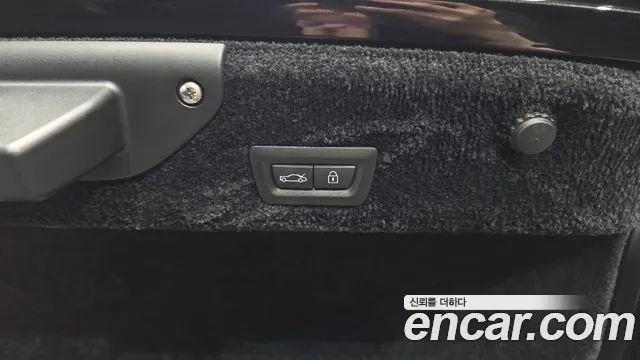 Rolls-Royce Dawn 2020 thumb 12