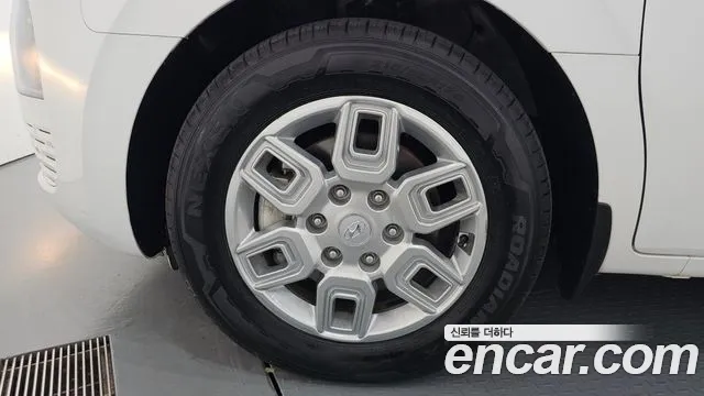 Hyundai Staria 2023 thumb 3