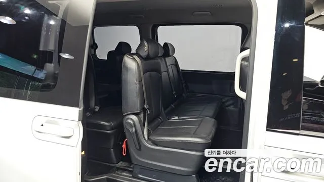 Hyundai Staria 2023 thumb 12