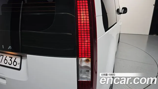 Hyundai Staria 2023 thumb 5