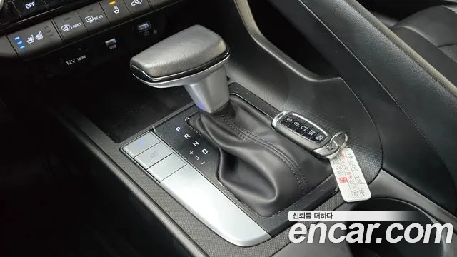 Hyundai Elantra 2022 thumb 4