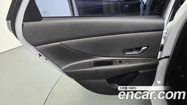 Hyundai Elantra 2022 thumb 9