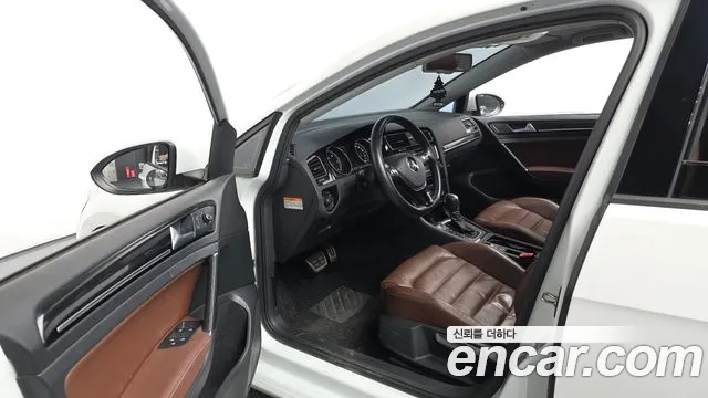Volkswagen Golf Sportsvan 2014 thumb 6