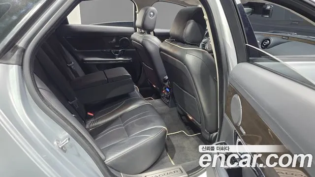 Jaguar XJ 2018 thumb 4