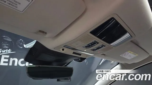 Jaguar XJ 2018 thumb 11