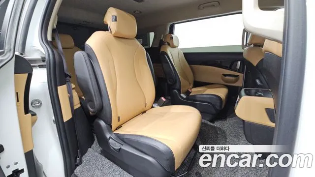 Kia Carnival 2021 thumb 3