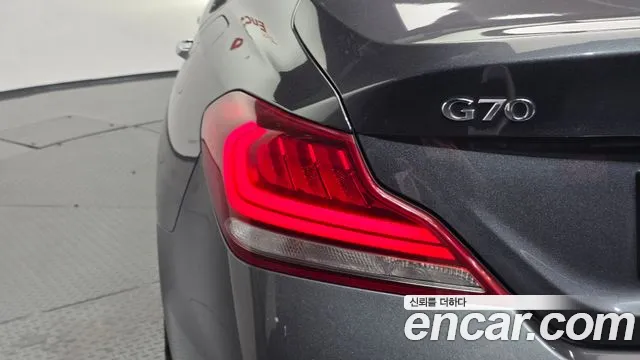 Genesis G70 2017 thumb 2