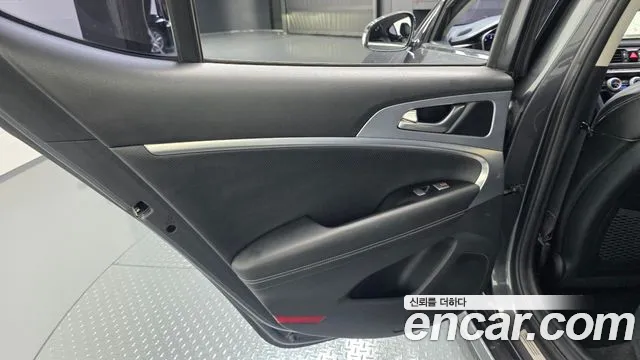Genesis G70 2017 thumb 8