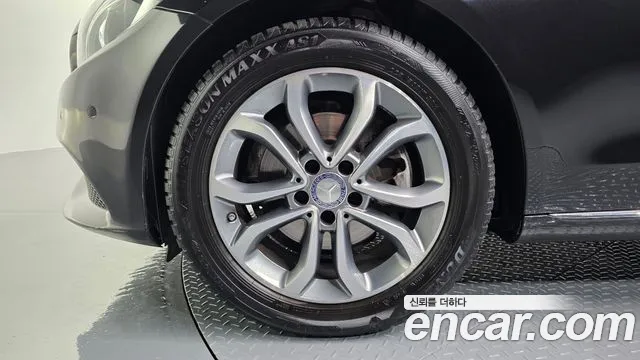 Mercedes-Benz C-Class 2016 thumb 2