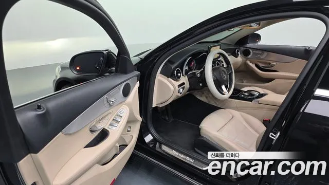 Mercedes-Benz C-Class 2016 thumb 11