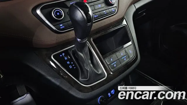 Hyundai Staria 2018 thumb 4