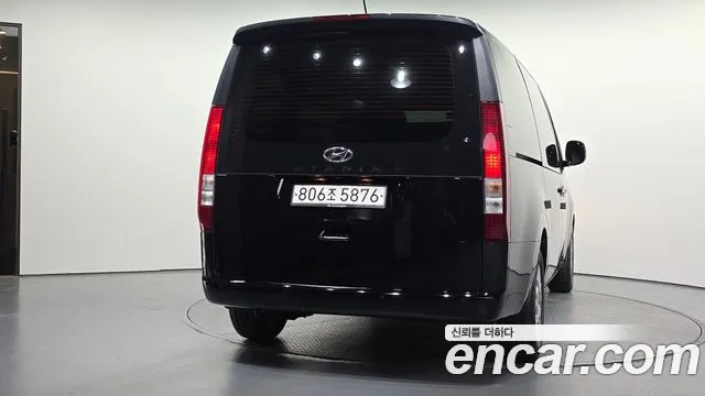 Hyundai Staria 2023 thumb 6