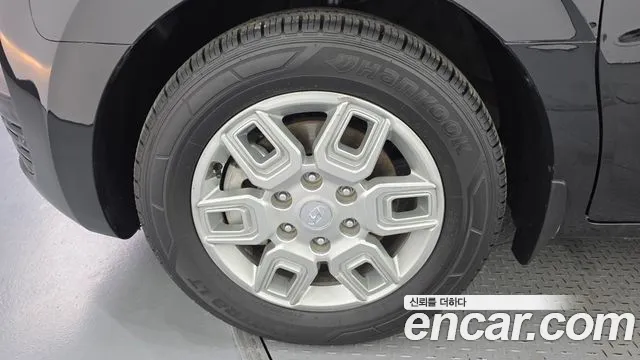 Hyundai Staria 2023 thumb 5