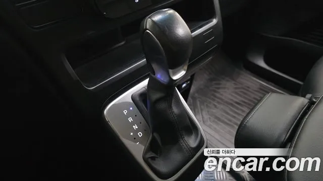 Hyundai Staria 2023 thumb 3