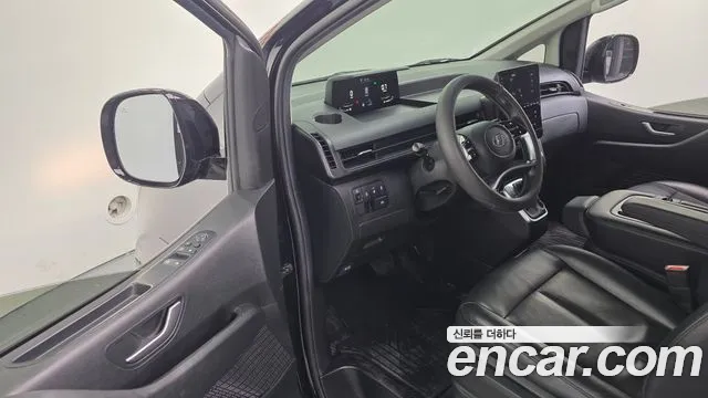Hyundai Staria 2023 thumb 4