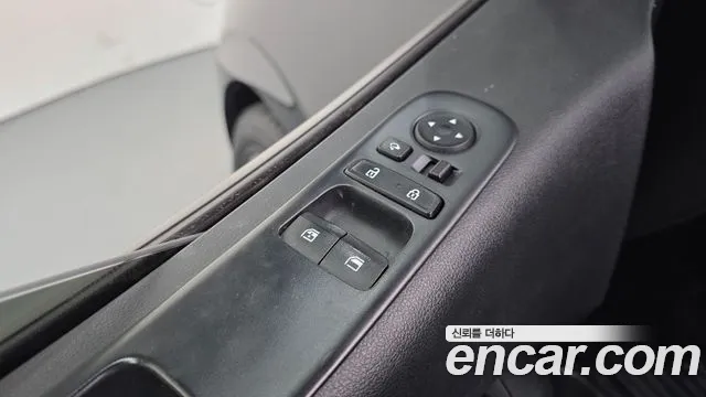Hyundai Staria 2023 thumb 8