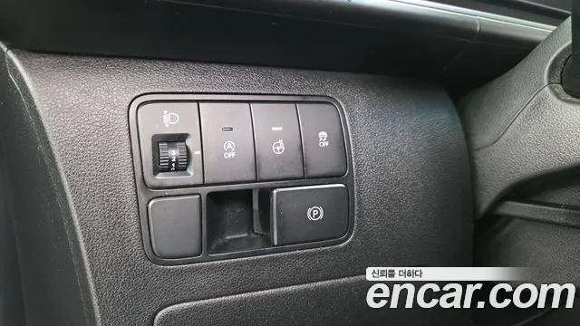 Hyundai Staria 2023 thumb 7