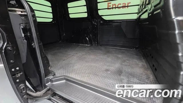 Hyundai Staria 2023 thumb 10