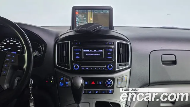 Hyundai Staria 2018 thumb 6