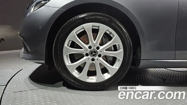 Mercedes-Benz E-Class 2020 thumb 3