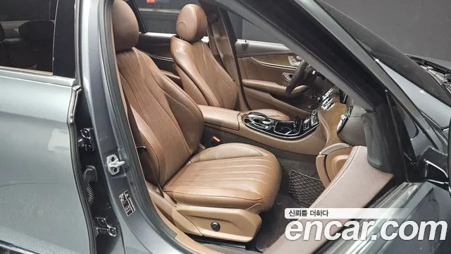 Mercedes-Benz E-Class 2020 thumb 10
