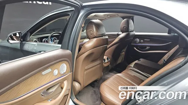 Mercedes-Benz E-Class 2020 thumb 4