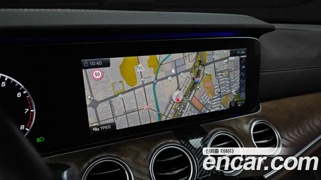 Mercedes-Benz E-Class 2020 thumb 11