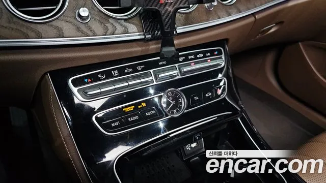 Mercedes-Benz E-Class 2020 thumb 6