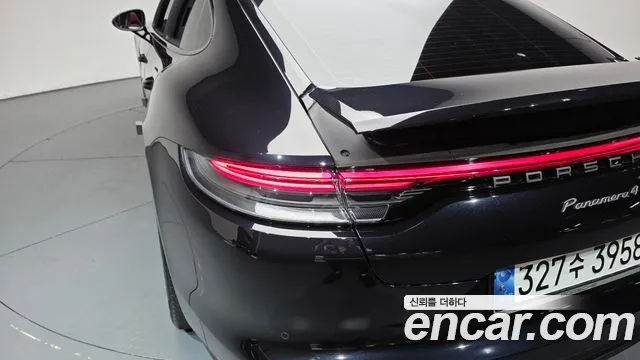 Porsche Panamera 2023 thumb 2