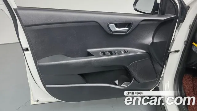 Kia Stonic 2018 thumb 2