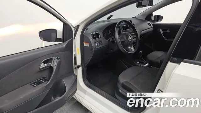 Volkswagen Polo 2013 thumb 2