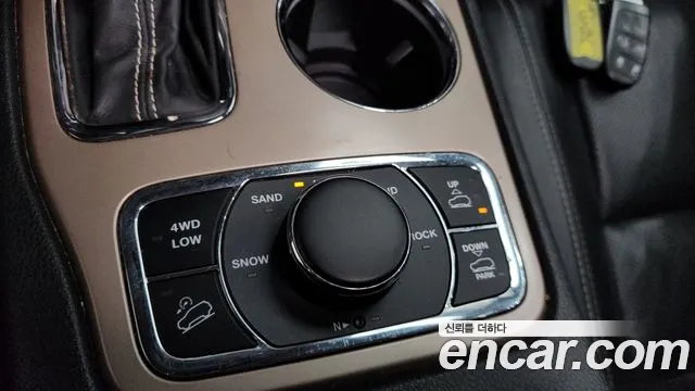 Jeep Grand Cherokee 2016 thumb 8
