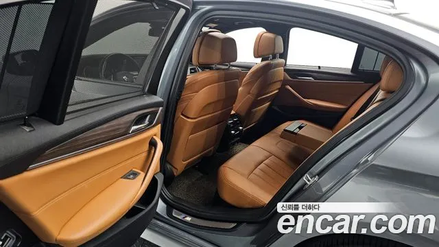 BMW 5 серии 2017 thumb 9